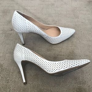 Jessica Simpson Size 7 White Pointed Toe 👠